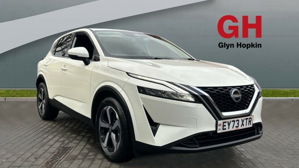 Compare Nissan Qashqai 1.3 Dig-t Mh 158 N-connecta 4Wd Xtronic EY73XTR White