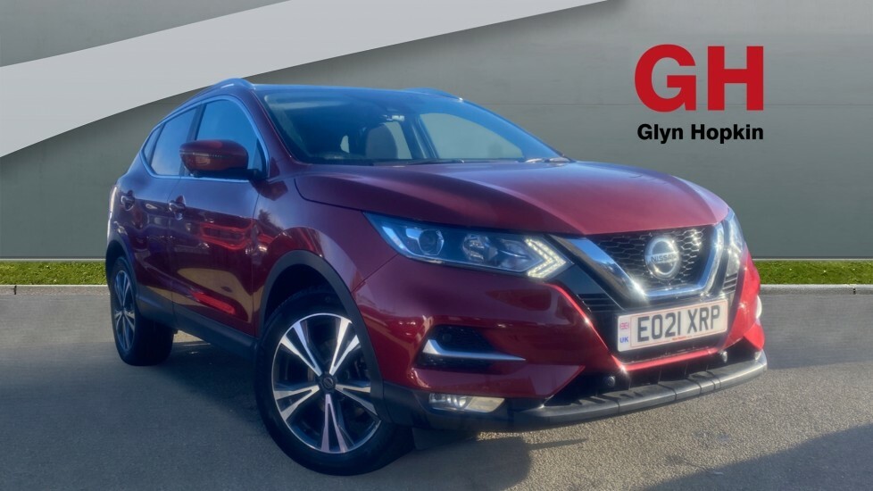 Compare Nissan Qashqai 1.3 Dig-t N-connecta Glass Roof Pack EO21XRP Red