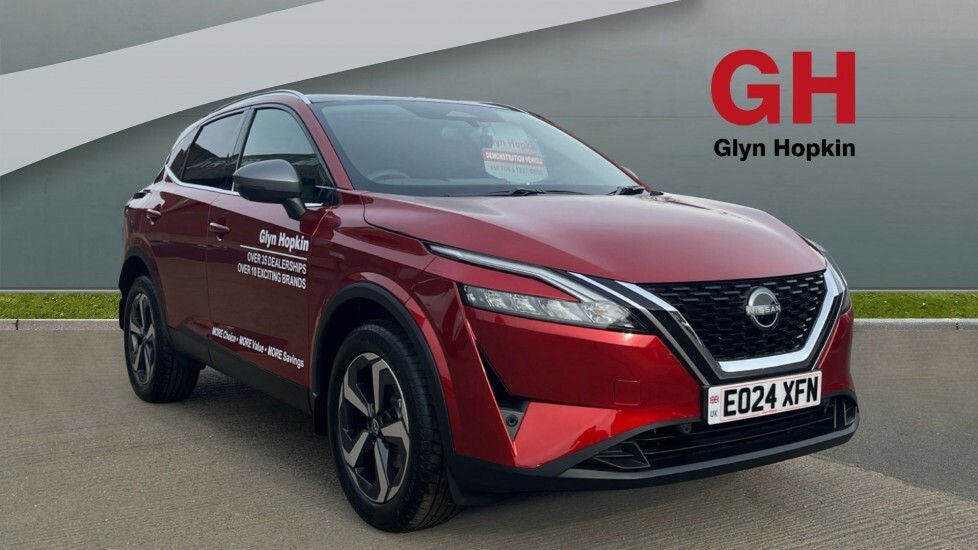 Compare Nissan Qashqai 1.3 Dig-t Mh N-connecta Glass Roof EO24XFN Red