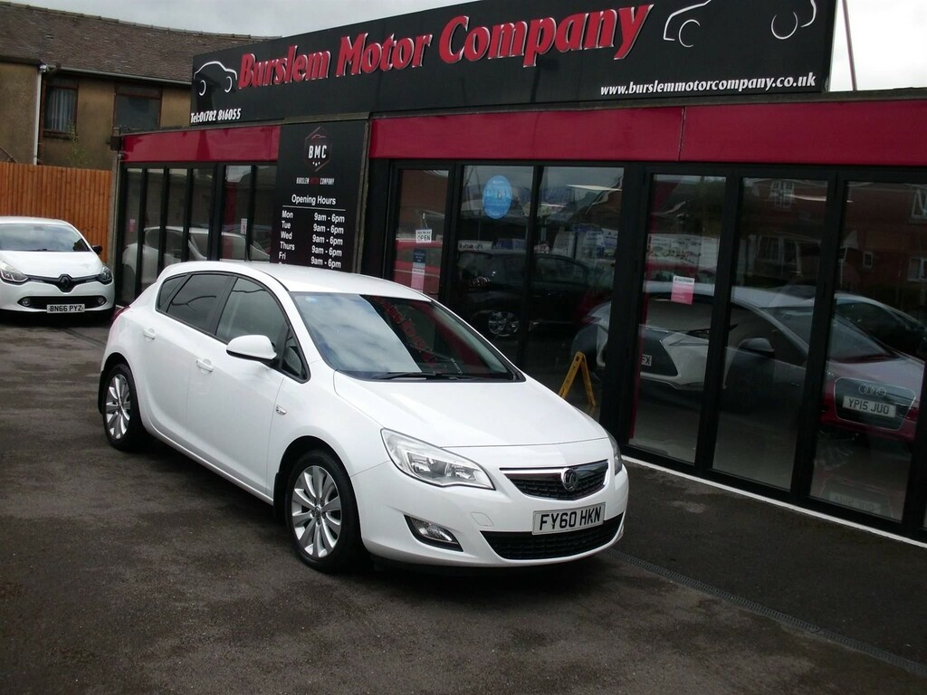 Compare Vauxhall Astra 1.6 16V Exclusiv Euro 5 FY60HKN White