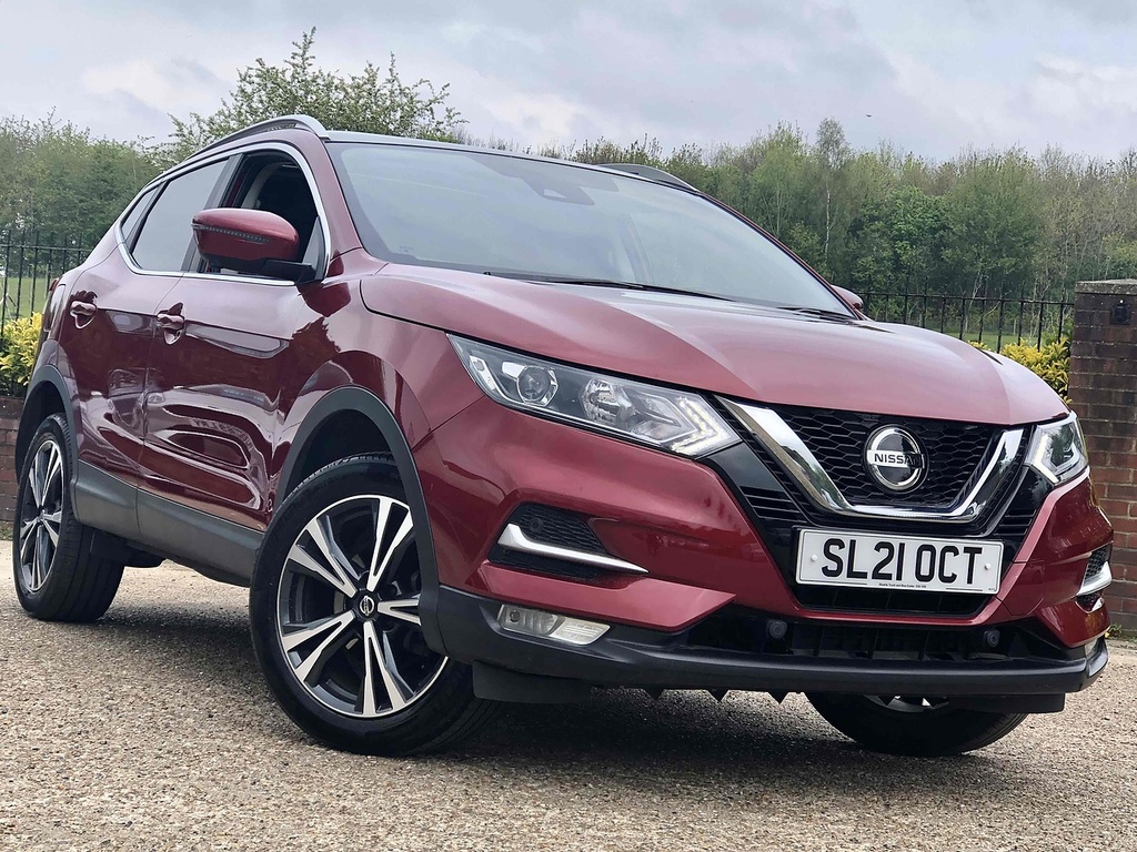 Compare Nissan Qashqai Dig-t N-connecta SL21OCT Red