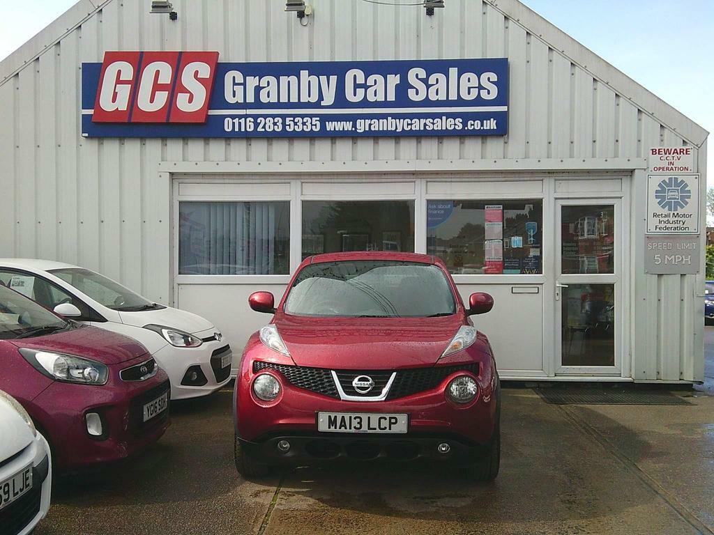 Compare Nissan Juke 1.6 Acenta Premium Euro 5 Ss MA13LCP Red