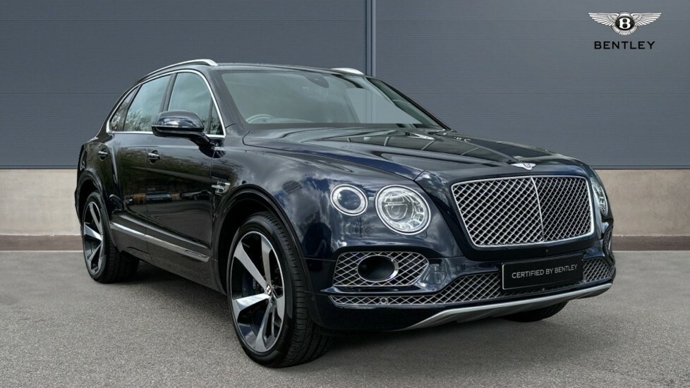 Compare Bentley Bentayga Mulliner Driving Specification - Touring - City GN20VRP Blue