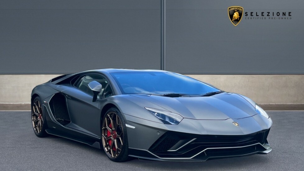 Compare Lamborghini Aventador Ultimae Coupe V12WCS Grey