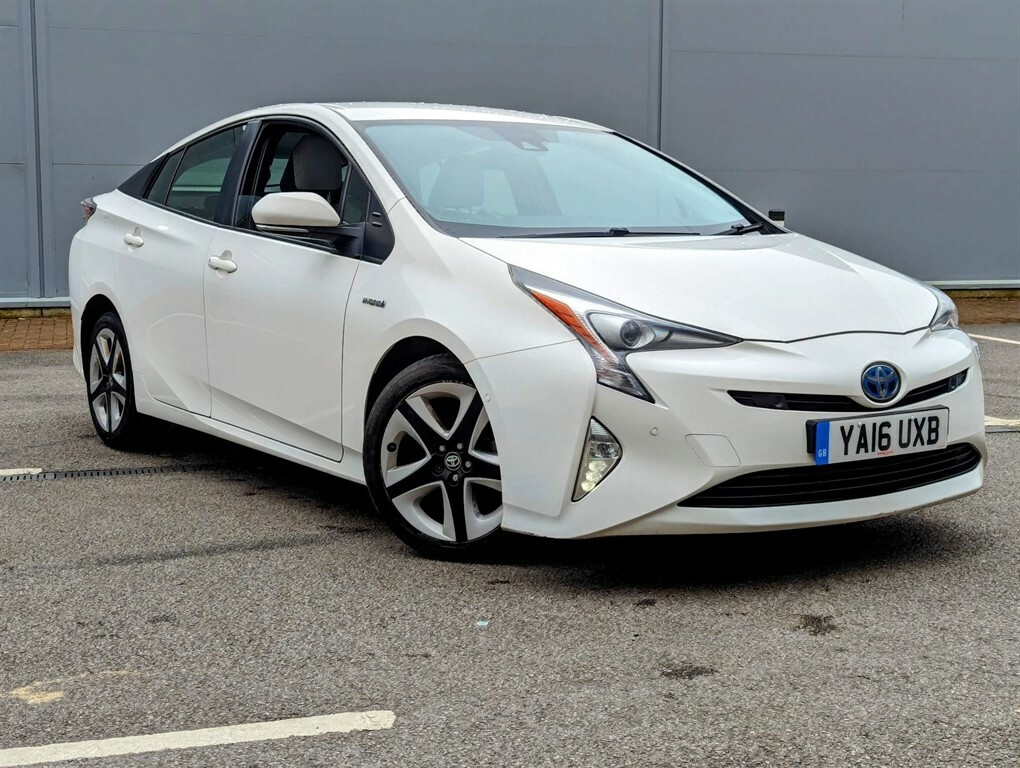 Compare Toyota Prius 1.8 Vvt-h Excel Cvt Euro 6 Ss 15In Alloy YA16UXB White