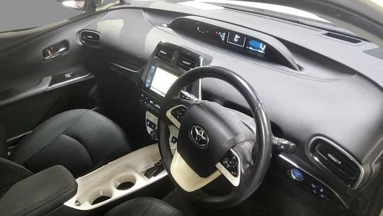 Compare Toyota Prius 1.8 Vvt-h Business Edition Plus Cvt Euro 6 Ss 5 YG16SKW White