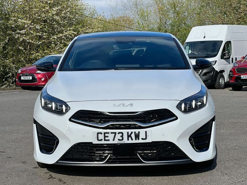 Compare Kia Proceed 1.5 T-gdi Gt-line S Shooting Brake Dct CE73KWJ White