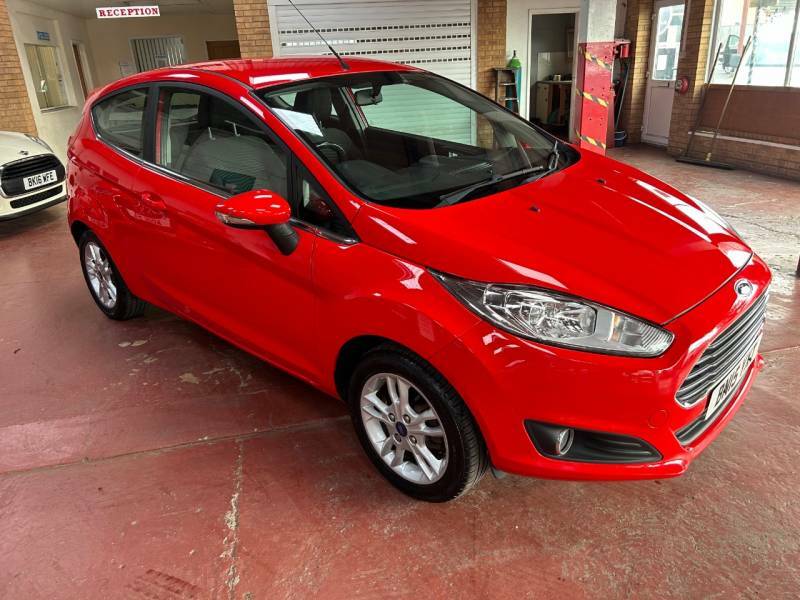 Compare Ford Fiesta 1.25 82 Zetec BN15YXT Red