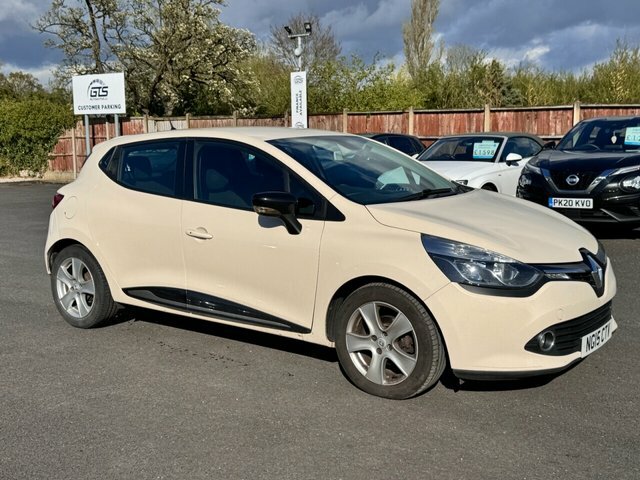 Compare Renault Clio 0.9 Tce Dynamique Medianav Energy Five Door 90 Bhp NG15CTV White