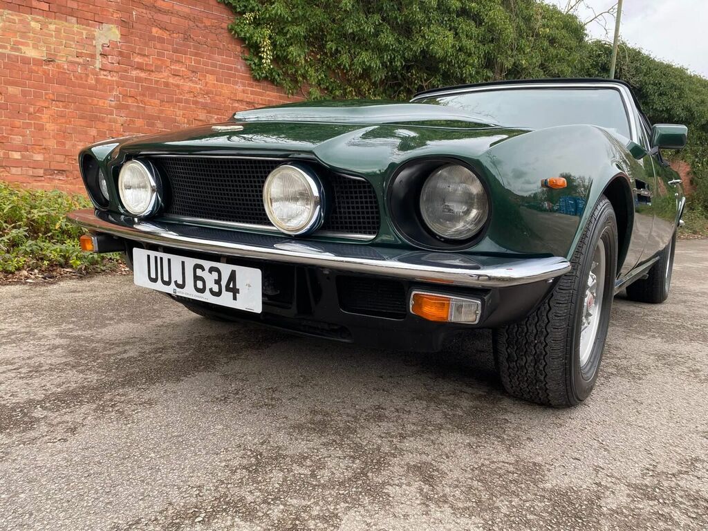 Compare Aston Martin V8 Convertible 5.3 Volante 1979T UUJ634 Green
