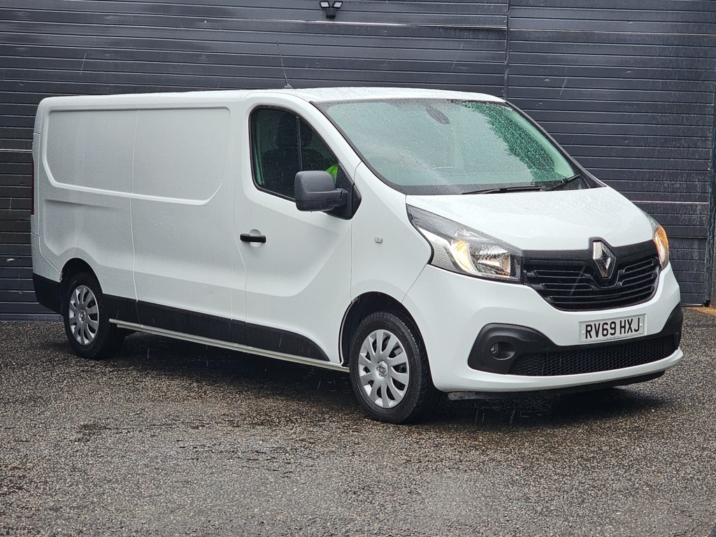 Compare Renault Trafic 1.6 Dci 120 Ps Ll29 Lwb Business Plus Energy Fully RV69HXJ White