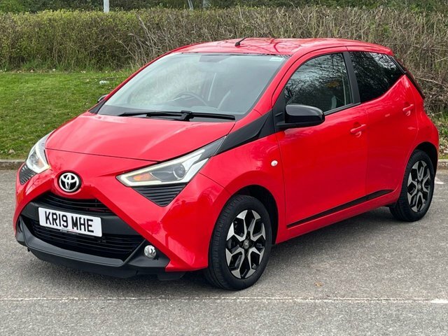 Compare Toyota Aygo 1.0 Vvt-i X-trend X-shift 69 Bhp KR19MHE Red