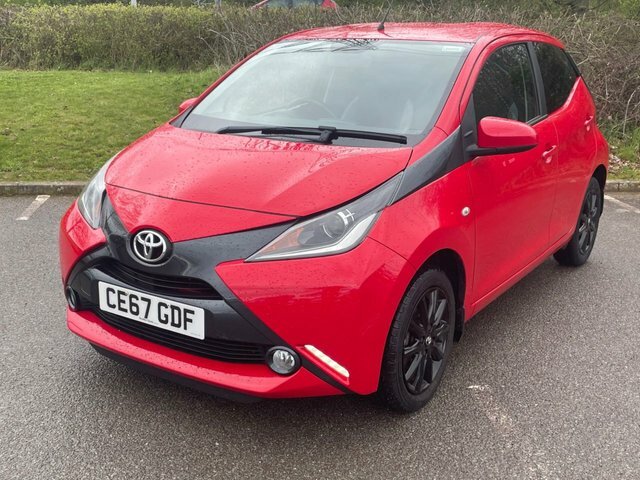 Compare Toyota Aygo 1.0 Vvt-i X-style 69 Bhp CE67GDF Red