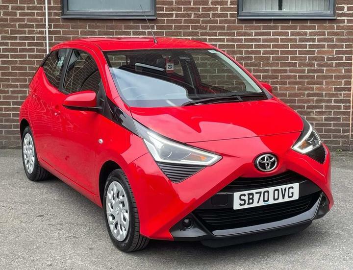 Compare Toyota Aygo 1.0 Vvt-i X-play Euro 6 SB70OVG Red