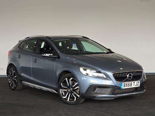 Compare Volvo V40 Cross Country Cross Country 1.5 T3 Gpf Pro Hatchback BX68TJZ Blue