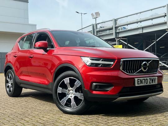 Compare Volvo XC40 1.5 T3 Inscription Suv Euro 6 Ss EN70ZWV Red