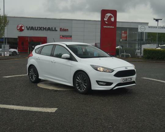 Compare Ford Focus St-line Nav 1.0 140Ps Ecoboost CA18CZK White