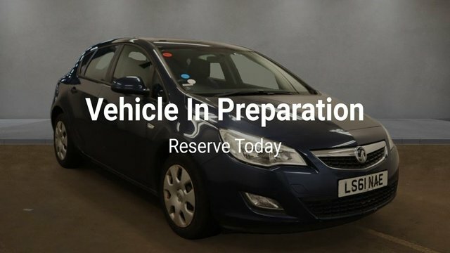 Compare Vauxhall Astra 1.6 Exclusiv 113 Bhp LS61NAE Blue