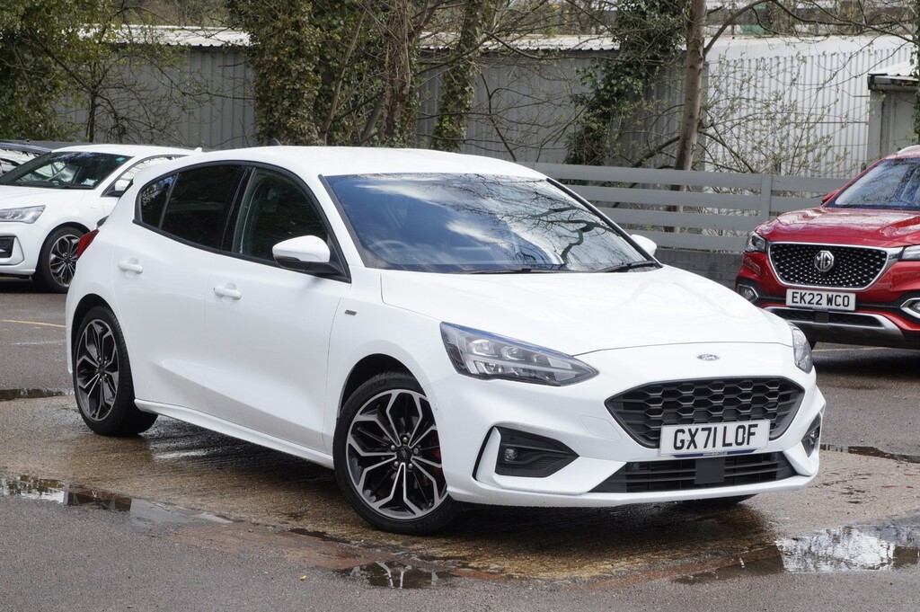 Compare Ford Focus 1.0 Ecoboost Hybrid Mhev 155 St-line X Edition GX71LOF White