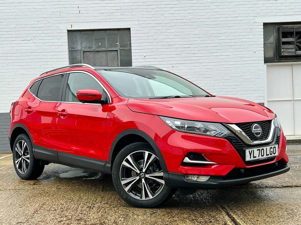 Compare Nissan Qashqai 1.3 Dig-t 160 157 N-connecta Dct Glass Roof YL70LGO Red