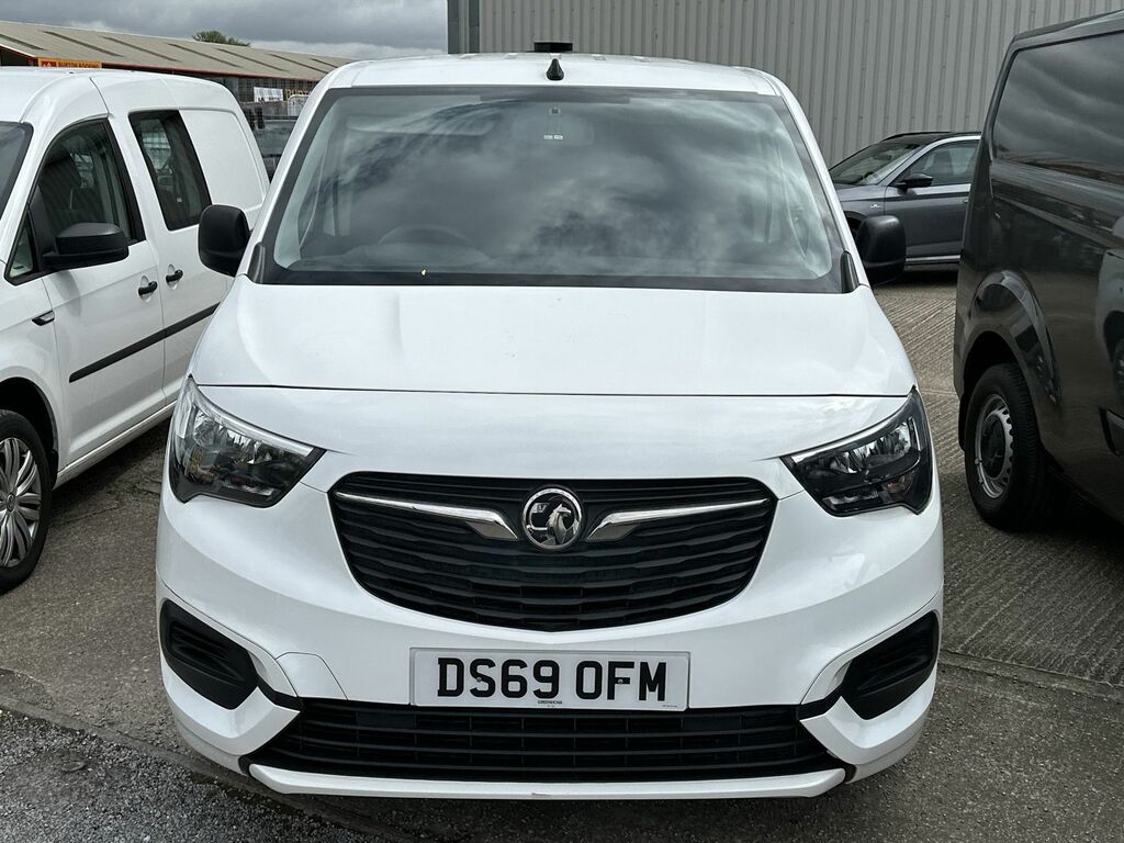 Compare Vauxhall Combo 2300 1.5 Turbo D 100Ps H1 Sportive Van DS69OFM White