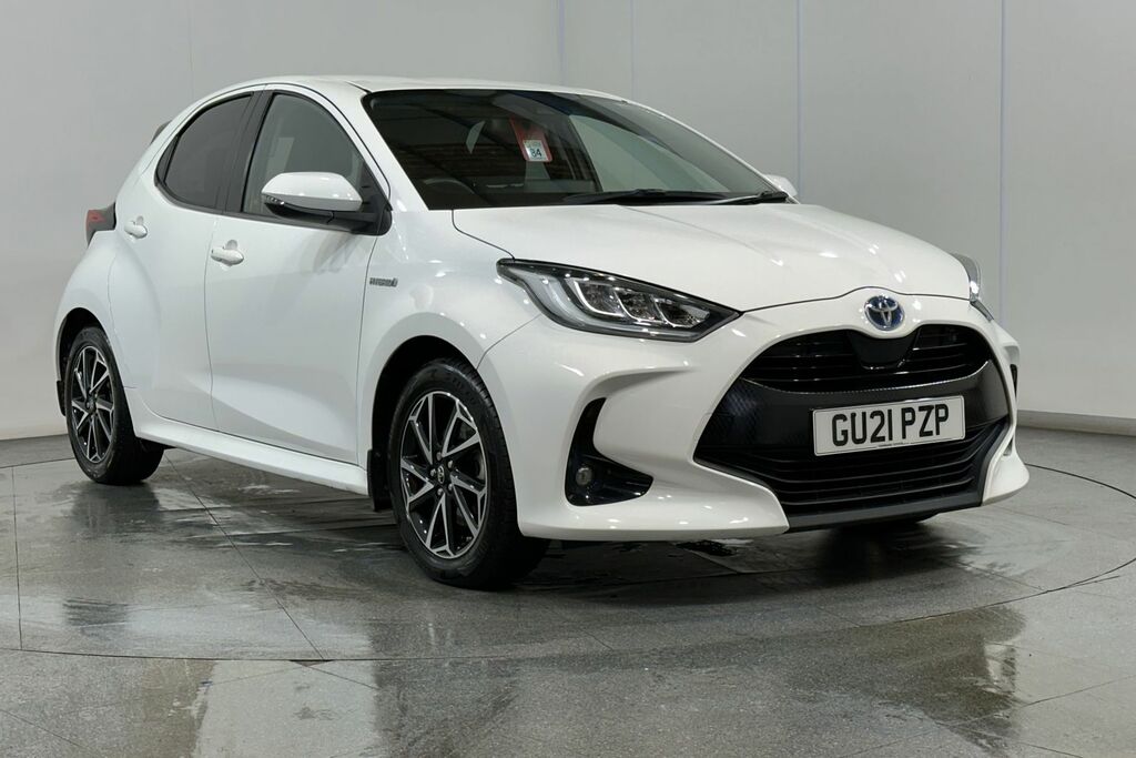 Compare Toyota Yaris 1.5 Hybrid Design Cvt GU21PZP White