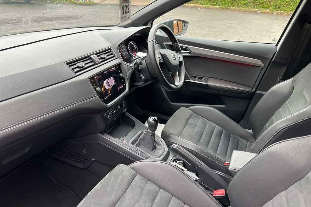 Compare Seat Ibiza 1.0 Tsi 95Ps Xcellence Ss 5-Door VN68FJZ White