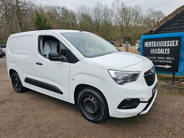 Compare Vauxhall Combo 1.6 L1h1 2000 Sportive Ss 101 Bhp VE19EYT White