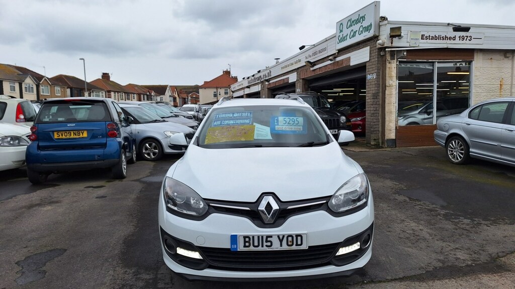 Compare Renault Megane Estate 1.5 Dci Expression Energy 5-Door Fro BU15YOD White