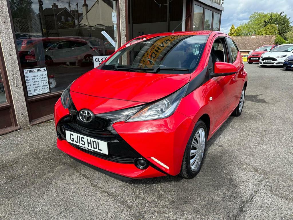 Compare Toyota Aygo 1.0 Vvt-i X-play Euro 5 GJ15HDL Red