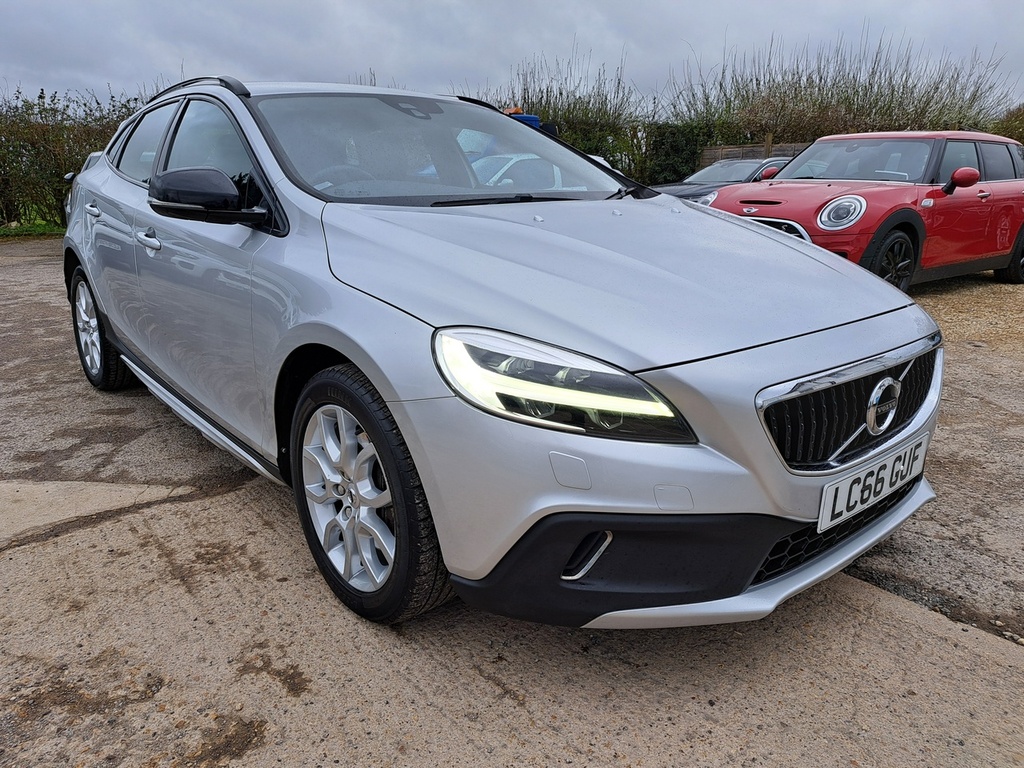 Compare Volvo V40 Cross Country T3 Cross Country Pro LC66GUF Silver