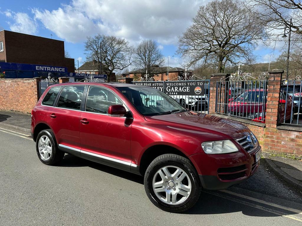 Compare Volkswagen Touareg 3.2 V6 Sport OY53MKZ Red