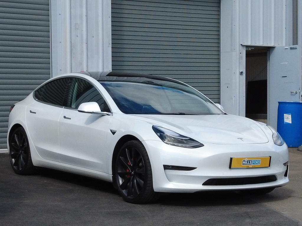 Compare Tesla Model 3 Performance Awd Dual Motor - Sunroof YE20VBK White