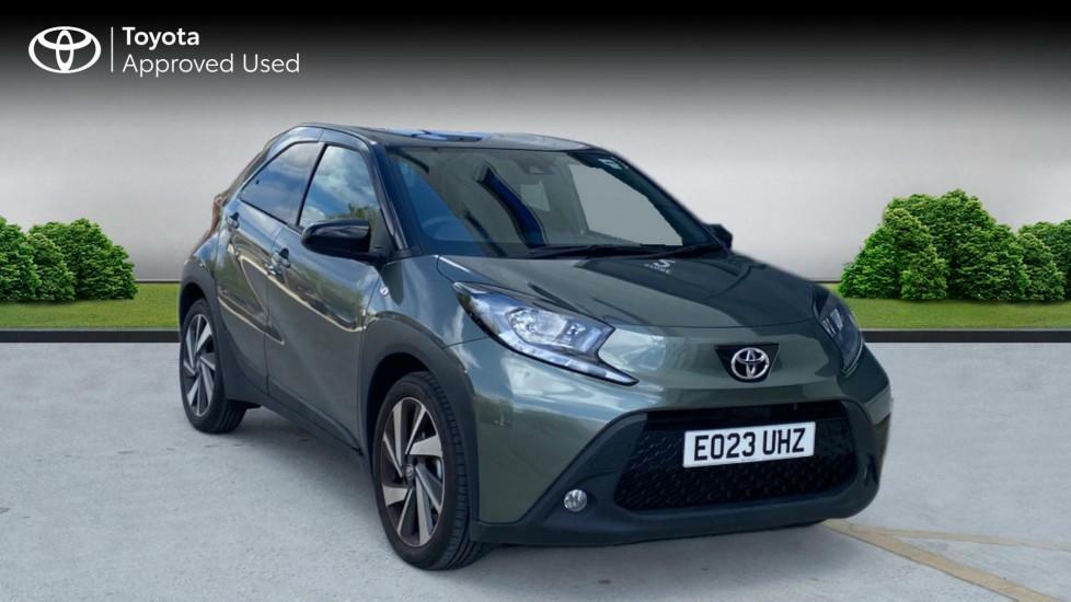Compare Toyota Aygo X 1.0 Vvt-i Edge Euro 6 Ss EO23UHZ Green