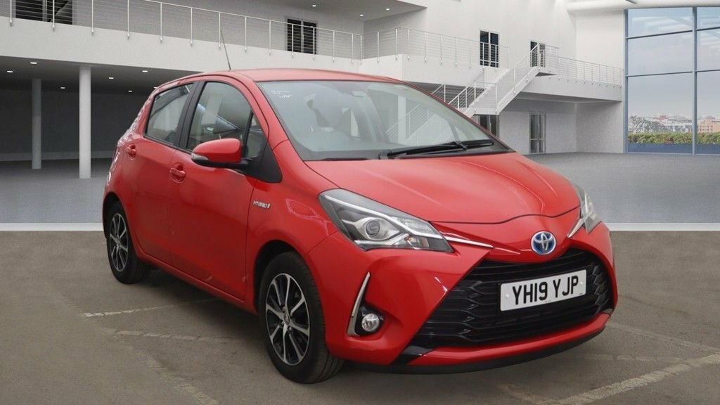 Compare Toyota Yaris 1.5 Vvt-i Icon Tech 100 Bhp YH19YJP Red