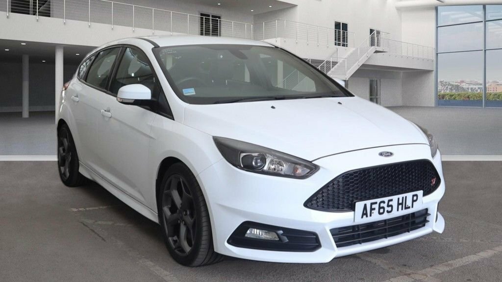 Compare Ford Focus 2.0 St-3 247 Bhp AF65HLP White