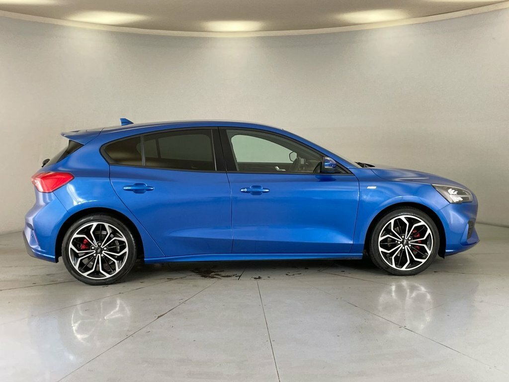 Compare Ford Focus St-line X Tdci WP70OYS Blue