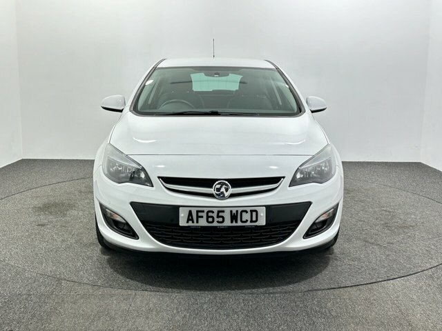 Compare Vauxhall Astra 1.4L Excite 98 Bhp AF65WCD White