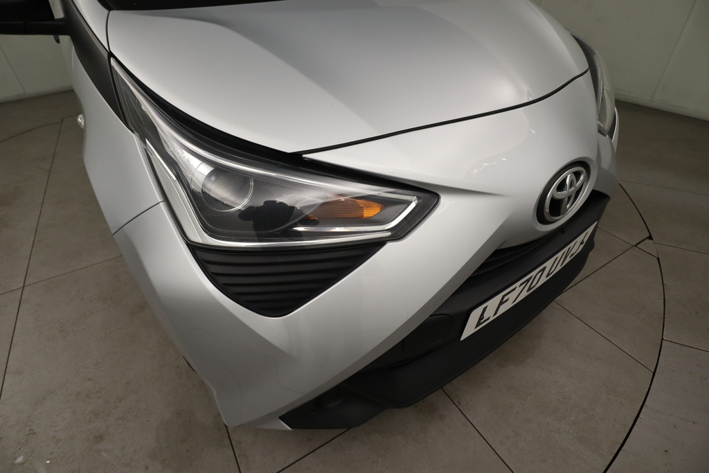 Compare Toyota Aygo 1.0 Vvt-i X LF70UVJ Silver