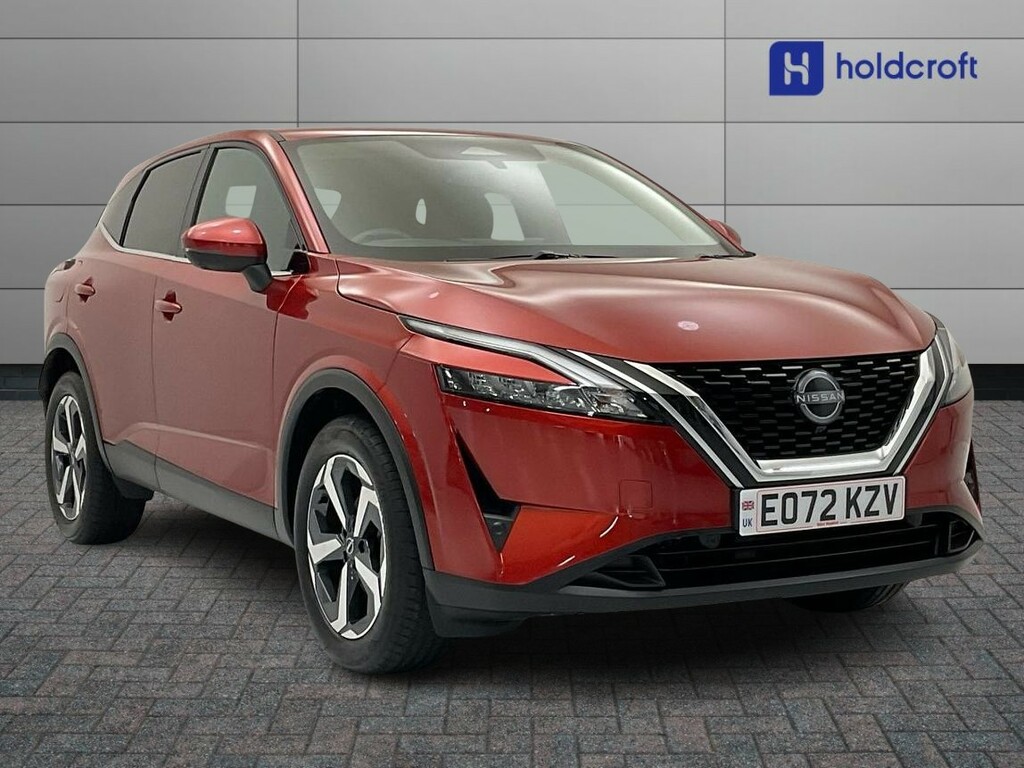 Compare Nissan Qashqai 1.3 Dig-t Mh N-connecta EO72KZV Red