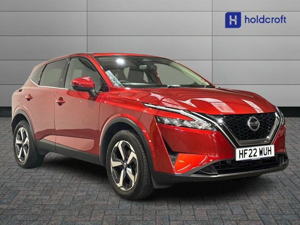 Compare Nissan Qashqai 1.3 Dig-t Mh 158 N-connecta Xtronic HF22WUH Red