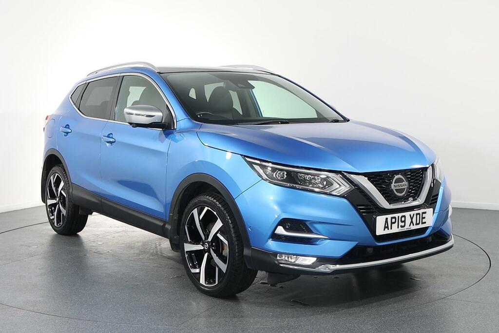 Compare Nissan Qashqai Dci Tekna Plus Only AP19XDE 