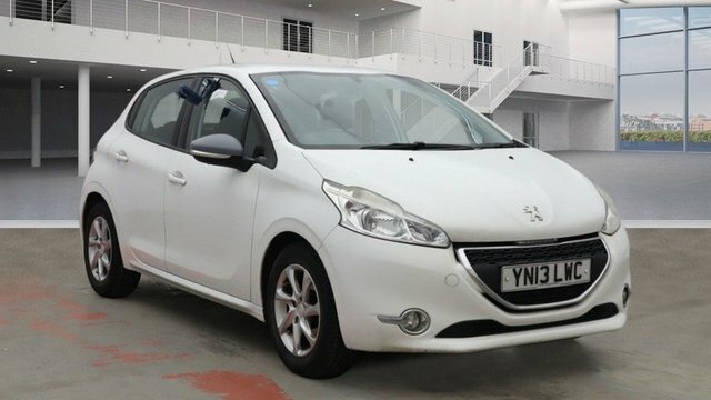 Compare Peugeot 208 1.2 Active 82 YN13LWC White