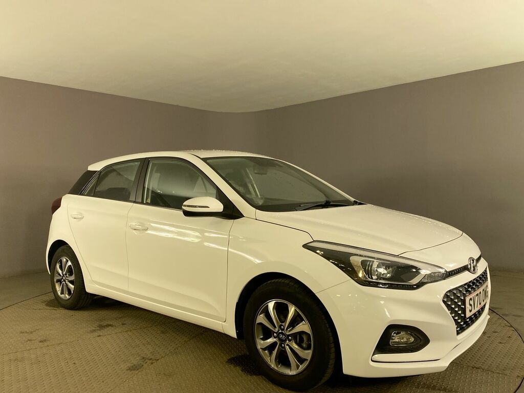 Compare Hyundai I20 1.2 Mpi Se 83 Bhp SV70OWG White