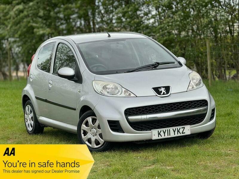 Compare Peugeot 107 1.0 12V Urban Euro KY11YKZ Silver
