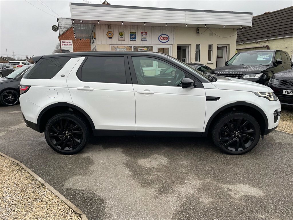 Compare Land Rover Discovery Sport 2.0 Td4 Hse Black 4Wd Euro 6 Ss FL67HTA White