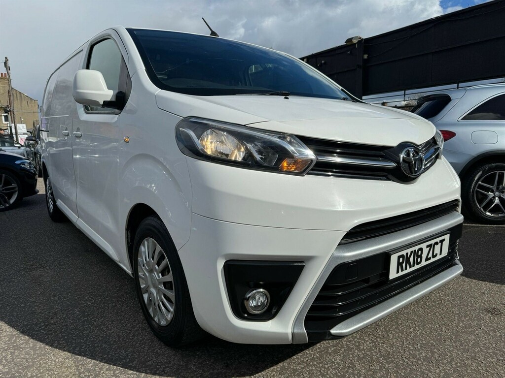 Compare Toyota PROACE L1 Comfort RK18ZCT White