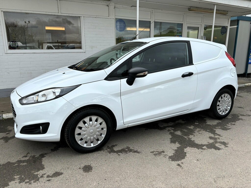 Ford Fiesta 2015 15 Econetic White #1