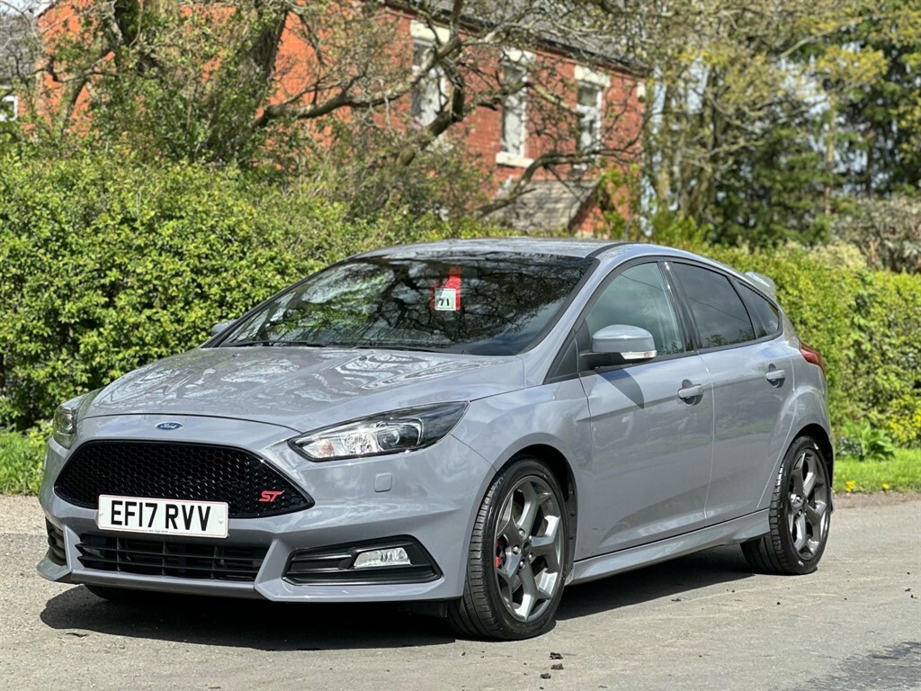 Compare Ford Focus 2.0T Ecoboost St-3 Euro 6 Ss EF17RVV Grey