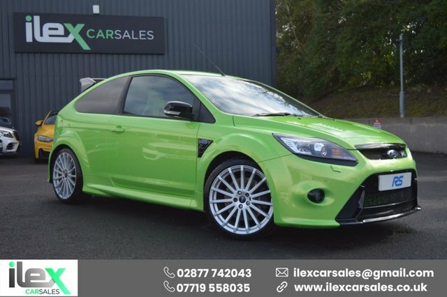 Compare Ford Focus 2.5 Rs 300 Bhp FL60UUX Green